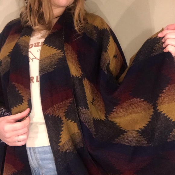 Beautiful Warm Poncho - Picture 2 of 6